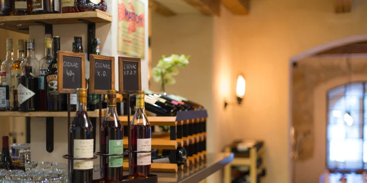 Romantický hotel ve Varech u lesa: snídaně i večeře, thajská masáž, výlety