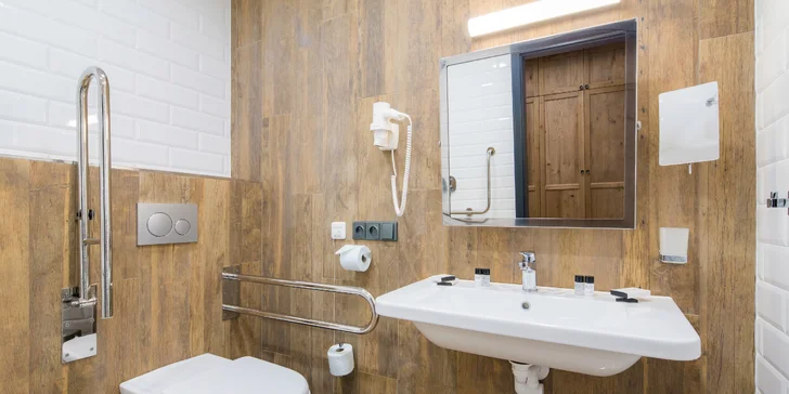Romantický hotel ve Varech u lesa: snídaně i večeře, thajská masáž, výlety
