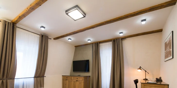 Romantický hotel ve Varech u lesa: snídaně i večeře, thajská masáž, výlety