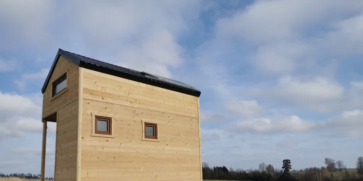 Glamping na vysoké úrovni: ubytování i snídaně v moderním domku na Vysočině