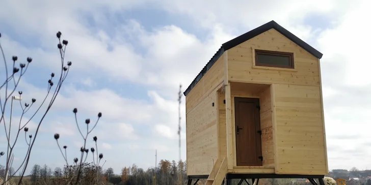 Glamping na vysoké úrovni: ubytování i snídaně v moderním domku na Vysočině
