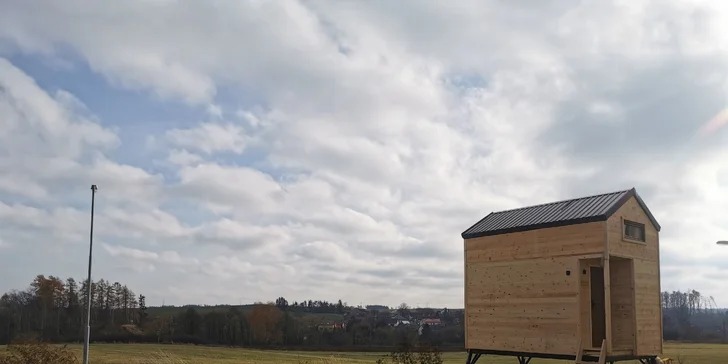 Glamping na vysoké úrovni: ubytování i snídaně v moderním domku na Vysočině