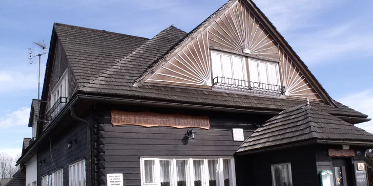 Pohodový pobyt pod Hostýnem: hotel na sjezdovce, polopenze, bazén, bowling i squash