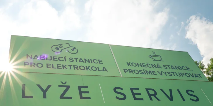 Servis lyží nebo snowboardů, možno i s opravou skluznice