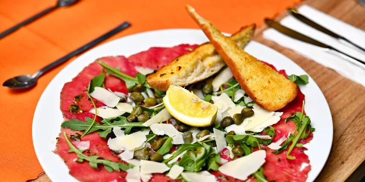 Speciální steakové 3chodové menu pro 2 osoby s výhledem na Karlův most