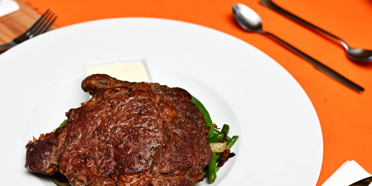 Speciální steakové 3chodové menu pro 2 osoby s výhledem na Karlův most