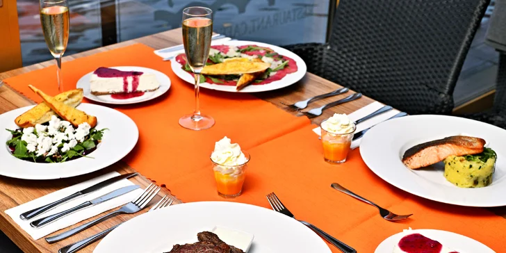 Speciální steakové 3chodové menu pro 2 osoby s výhledem na Karlův most