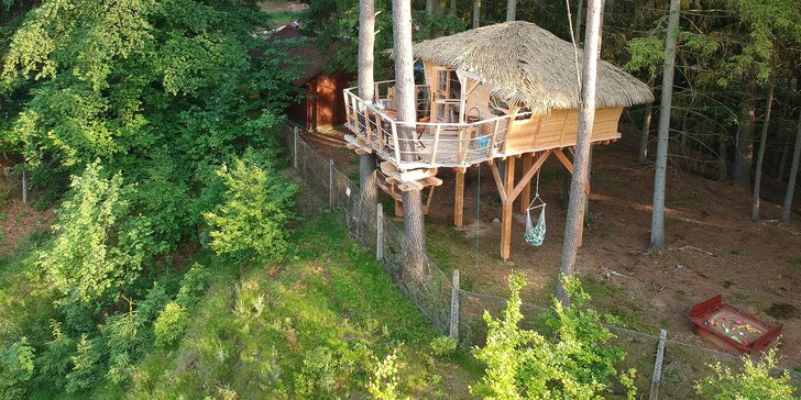 Bydlení v treehousu u lesa nebo rybníku na severu Čech