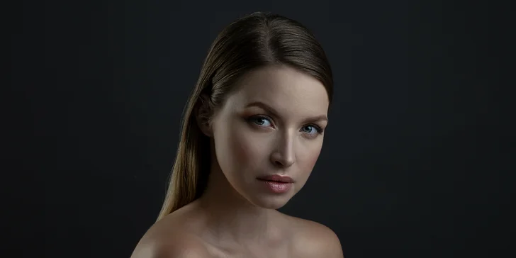 Profi focení v ateliéru vč. lehkých úprav i retuše: glamour, boudoir, portréty i rodina