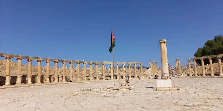 Poznávací zájezd do Jordánska na 7 nocí: bájné město Petra, Artemisin chrám i červená poušť Wadi Rum