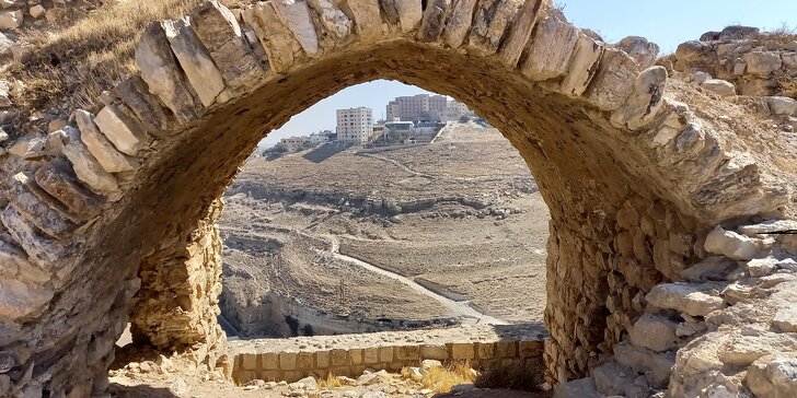 Poznávací zájezd do Jordánska na 7 nocí: bájné město Petra, Artemisin chrám i červená poušť Wadi Rum