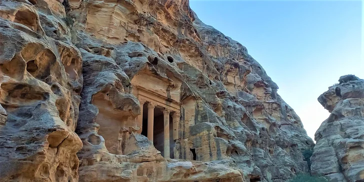 Poznávací zájezd do Jordánska na 7 nocí: bájné město Petra, Artemisin chrám i červená poušť Wadi Rum