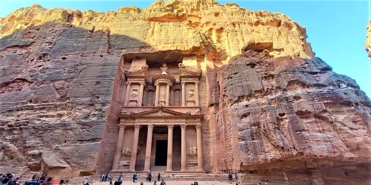 Poznávací zájezd do Jordánska na 7 nocí: bájné město Petra, Artemisin chrám i červená poušť Wadi Rum