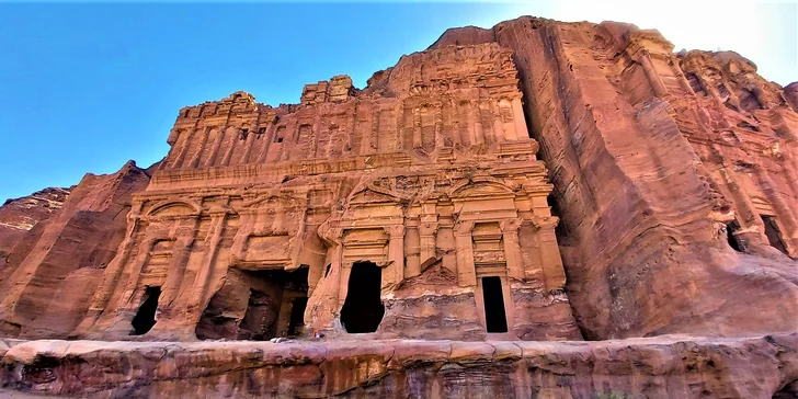 Poznávací zájezd do Jordánska na 7 nocí: bájné město Petra, Artemisin chrám i červená poušť Wadi Rum