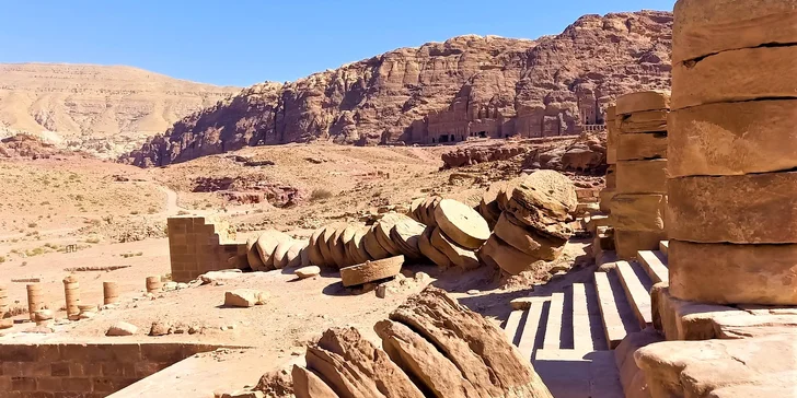 Poznávací zájezd do Jordánska na 7 nocí: bájné město Petra, Artemisin chrám i červená poušť Wadi Rum