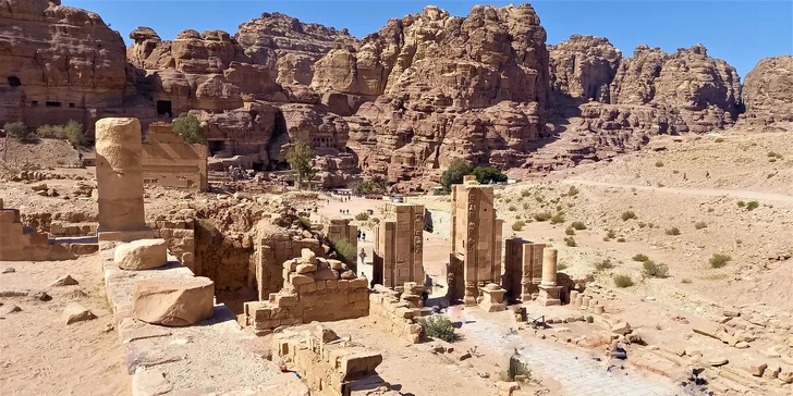Poznávací zájezd do Jordánska na 7 nocí: bájné město Petra, Artemisin chrám i červená poušť Wadi Rum
