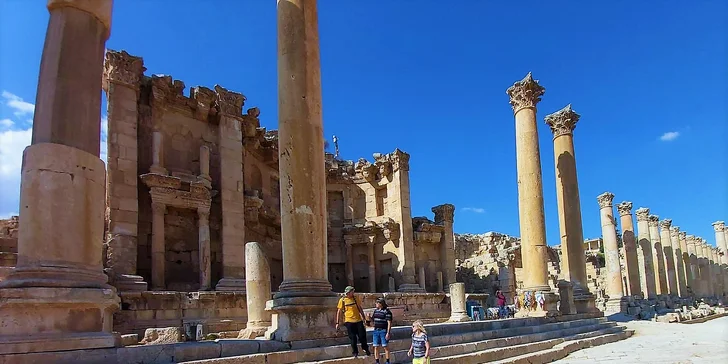 Poznávací zájezd do Jordánska na 7 nocí: bájné město Petra, Artemisin chrám i červená poušť Wadi Rum