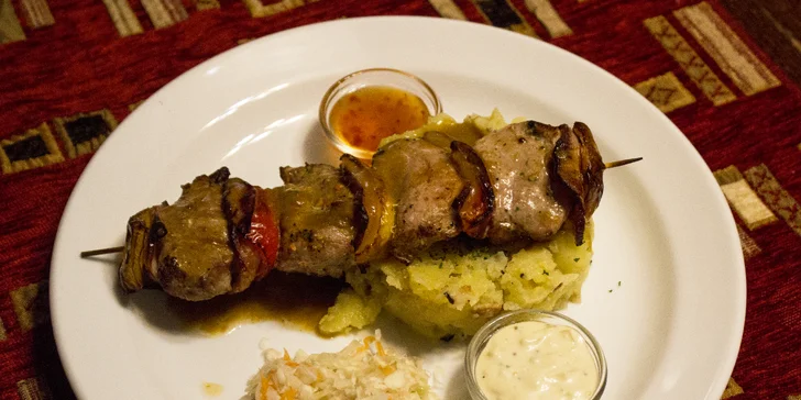 4chodové menu podle výběru i lahev vína z vlastního vinařstvía