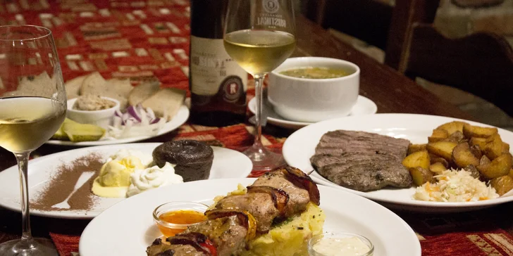 4chodové menu podle výběru i lahev vína z vlastního vinařstvía