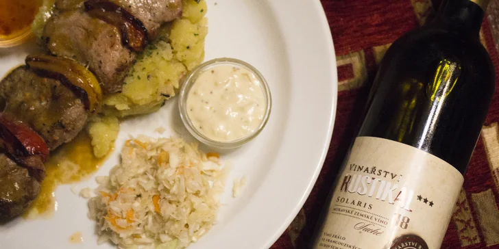 4chodové menu podle výběru i lahev vína z vlastního vinařstvía