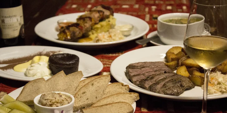 4chodové menu podle výběru i lahev vína z vlastního vinařstvía