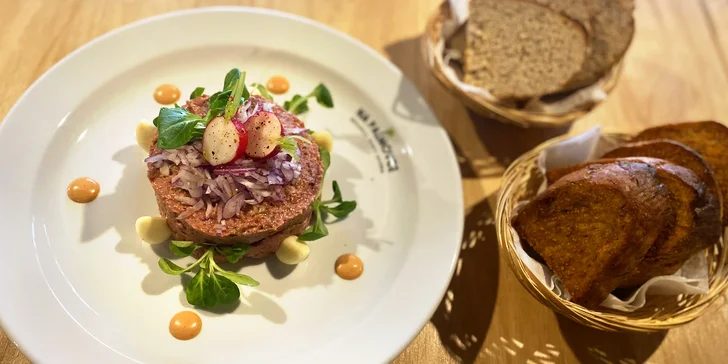 Moderní restaurace Na Palmovce: až 1500 Kč na českou klasiku, burgery i jídla pro vegany