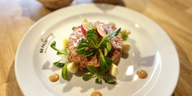 Moderní restaurace Na Palmovce: až 1500 Kč na českou klasiku, burgery i jídla pro vegany