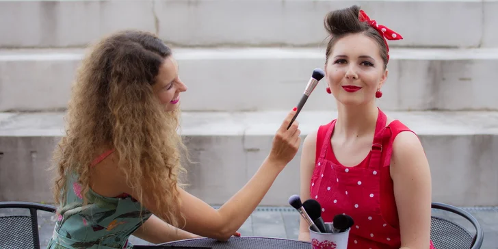 Make-up s profesionální vizážistkou Niki: Individuální kurz líčení pro 1 osobu i pro maminku s dcerou