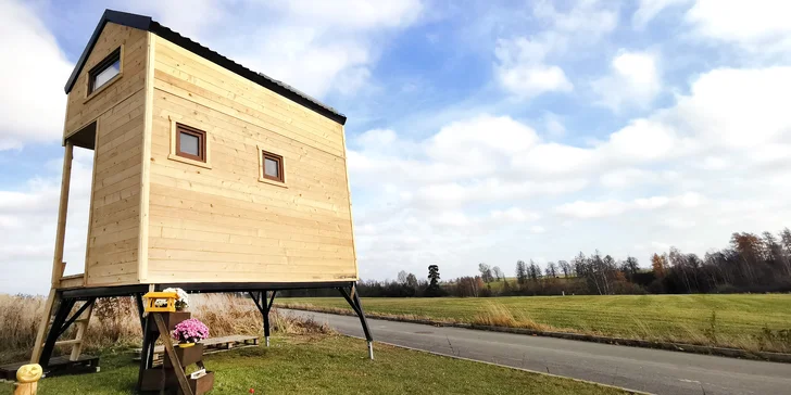Glamping na vysoké úrovni: ubytování i snídaně v moderním domku na Vysočině