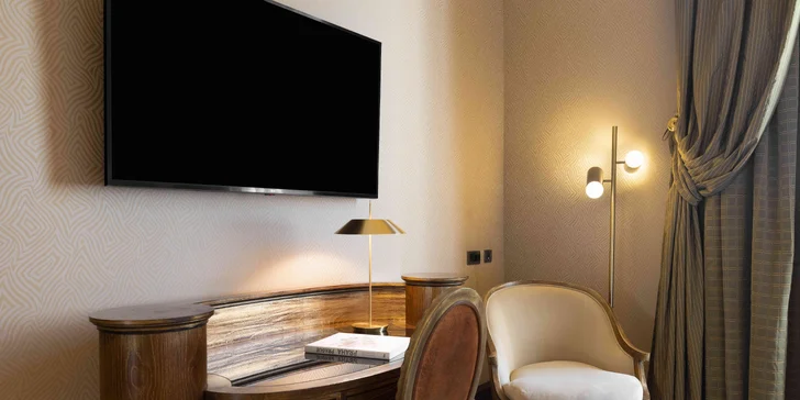 Pokoj Premium XL a jeho dřevěná podlaha působí skutečně elegantně. 
