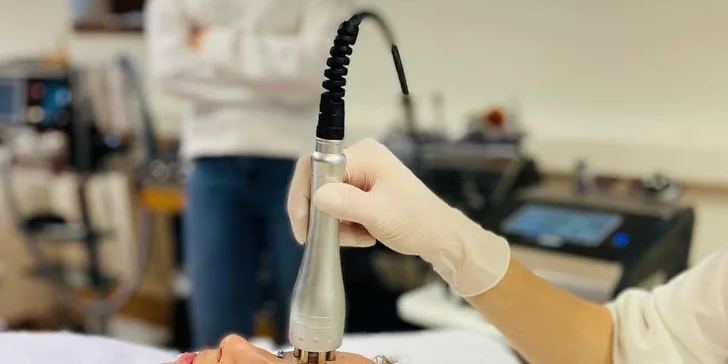 Kompletní péče o pleť: Kosmetické ošetření pleti, peeling i maska