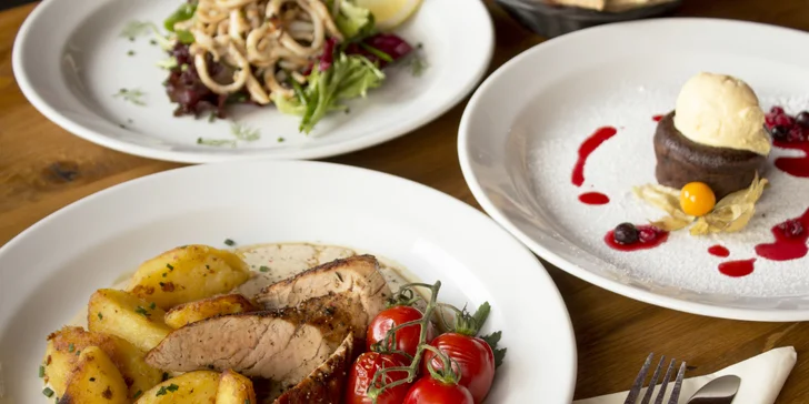 Grilované kalamáry, steak z panenky a čokoládový dort pro 1 či 2 osoby