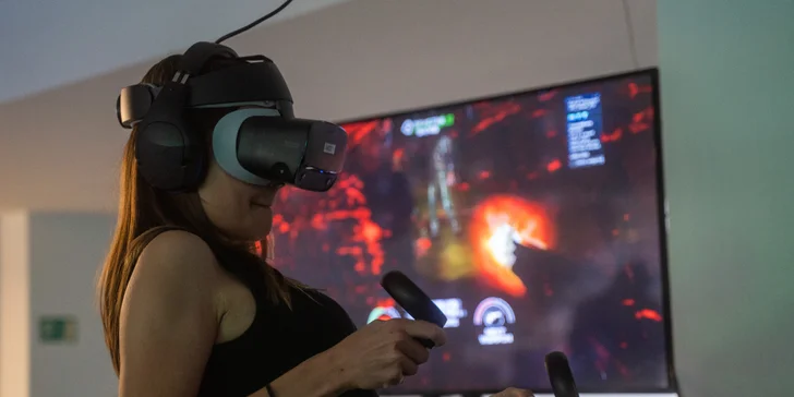 Virtuální realita pro jednoho hráče: pohlcující útok zombie