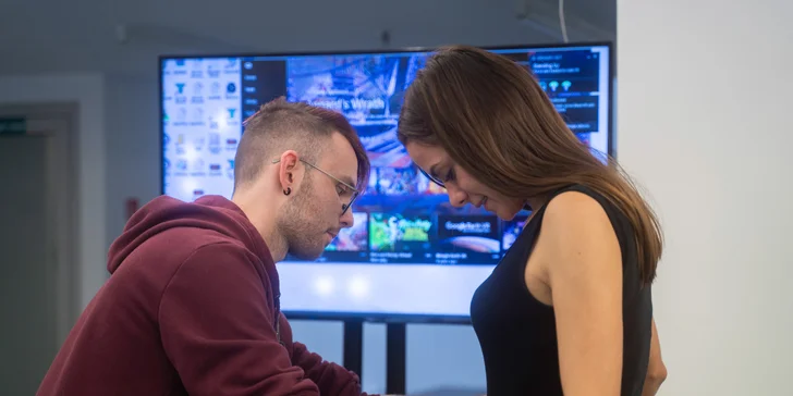 Virtuální realita pro jednoho hráče: pohlcující útok zombie