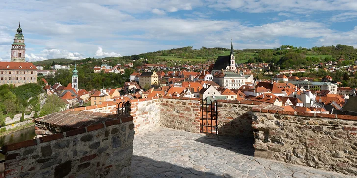 Historický hotel přímo v centru Českého Krumlova: snídaně či polopenze a lahev sektu