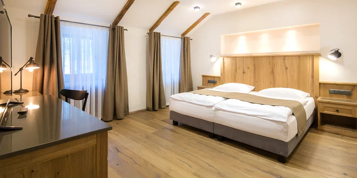 Romantický hotel ve Varech u lesa: snídaně i večeře, thajská masáž, výlety