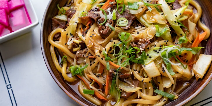 Poctivý ramen s gyoza knedlíčky nebo udon s wakame salátem pro dva
