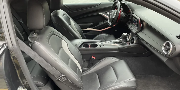 Zapůjčení Chevroletu Camaro 6.2 V8 6 generace na 6, 12 či 24 hodin