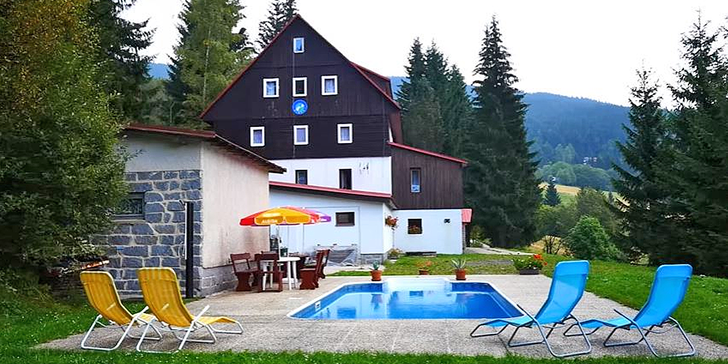 Pohodová dovolená v Krkonoších: bohatá polopenze a vyhřívaný venkovní bazén