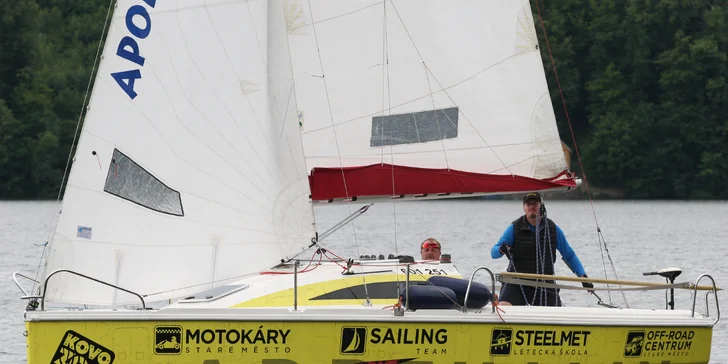 Dvě hodiny plavby sportovní plachetnicí po Vranovské přehradě s až čtyřčlennou posádkou