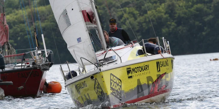 Dvě hodiny plavby sportovní plachetnicí po Vranovské přehradě s až čtyřčlennou posádkou