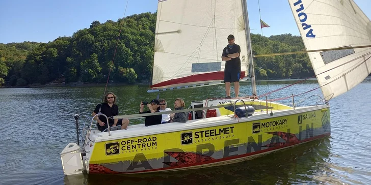 Dvě hodiny plavby sportovní plachetnicí po Vranovské přehradě s až čtyřčlennou posádkou