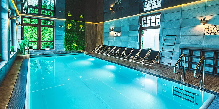 Lázeňské město Duszniki Zdrój blízko českých hranic: moderní hotel s wellness a polopenzí