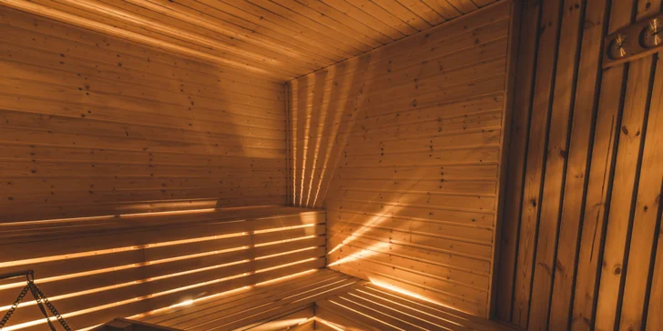 Lázeňské město Duszniki Zdrój blízko českých hranic: moderní hotel s wellness a polopenzí