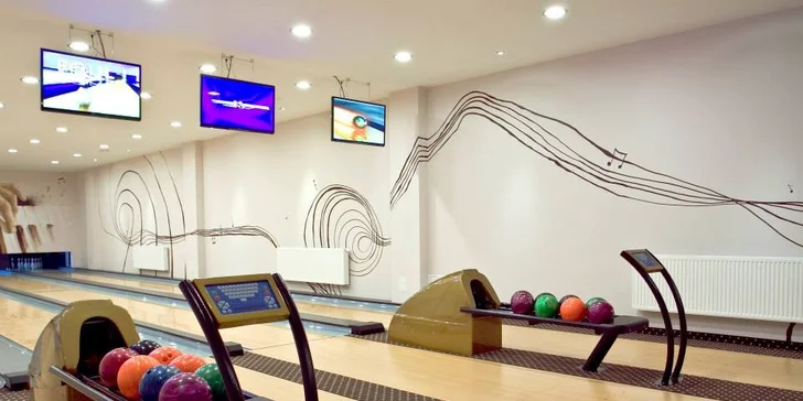 Lázeňské město Duszniki Zdrój blízko českých hranic: moderní hotel s wellness a polopenzí
