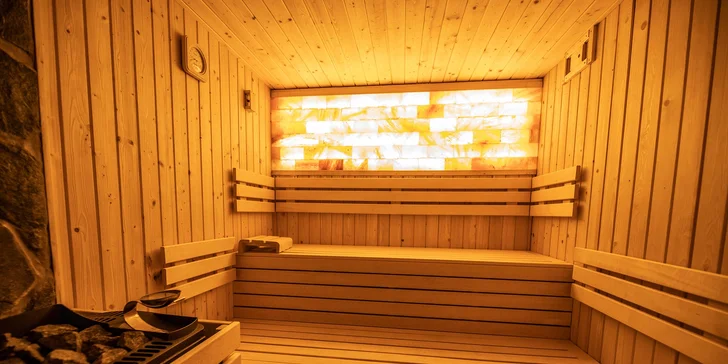 Hodina relaxace: velký saunový svět s 10 druhy saun, vířivkami a intimní atmosférou