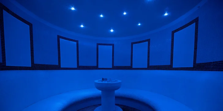 Hodina relaxace: velký saunový svět s 10 druhy saun, vířivkami a intimní atmosférou