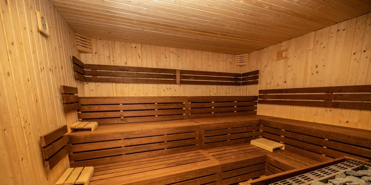 Hodina relaxace: velký saunový svět s 10 druhy saun, vířivkami a intimní atmosférou