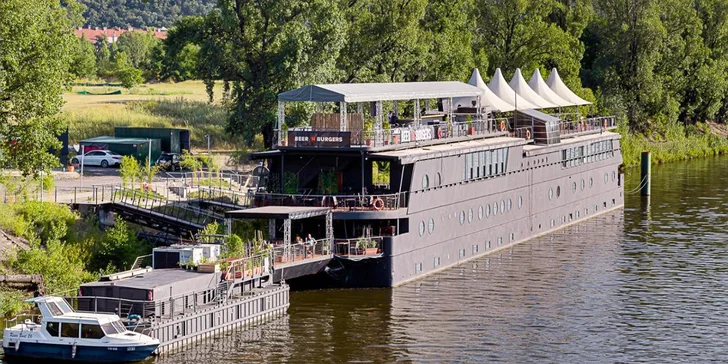 Pobyt v moderním hotelu na lodi v Karlíně: jídlo, bio prosecco i slevy