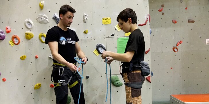Základní skupinový i individuální kurz lezení na umělé stěně pro 1 i 2 osoby